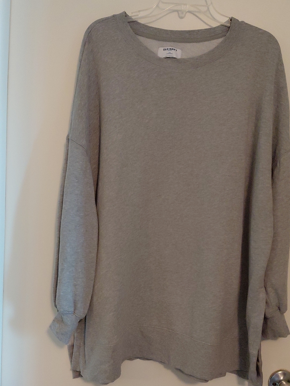 Old Navy Light Gray Relaxed Crewneck Sweatshirt. Women's Size 2X.